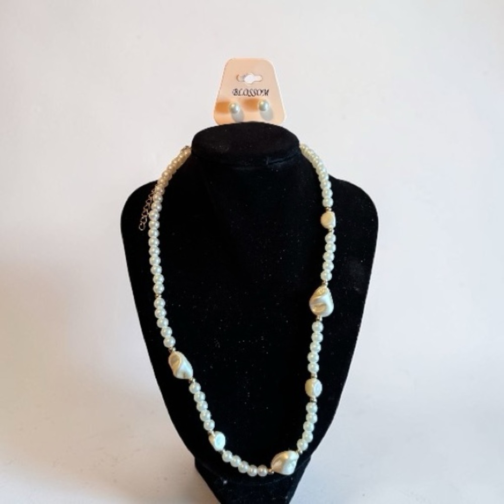 Cream Faux Pearl Bead‎ Necklace with Matching Stud earrings
